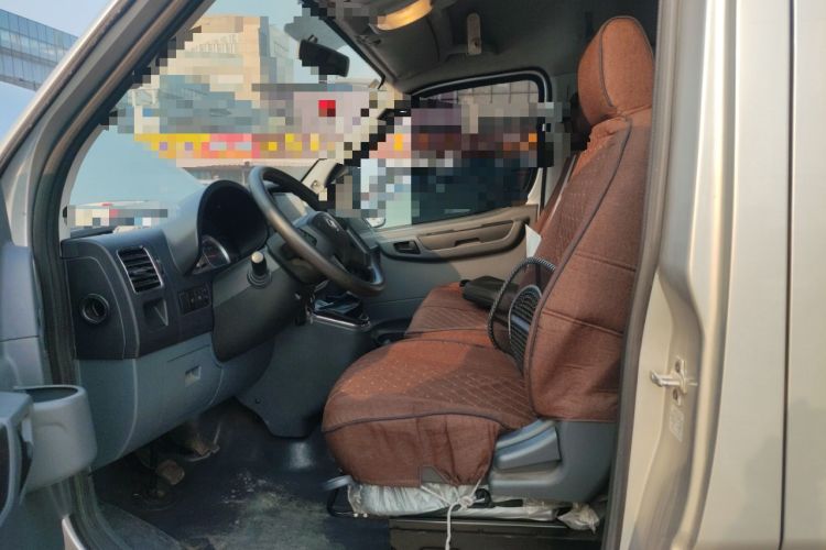 Used Dongfeng Yufeng 2021 2.0T Rear-Drive Logistics Vehicle Short Wheelbase Mid-Roof 5-9 Seaters China VI Standard D20 Left Front Seat