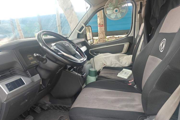 Used Dongfeng Yufeng 2021 2.0T Value Edition Van Long Wheelbase Mid-Roof 3-Seater China VI Standard D20 Left Front Seat