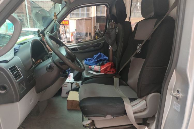 Used Dongfeng Yufeng 2021 2.3T V9 Logistics Vehicle Short Wheelbase Low Roof 5-9 Seater China V Emission Standard WP2.3 Left Front Seat