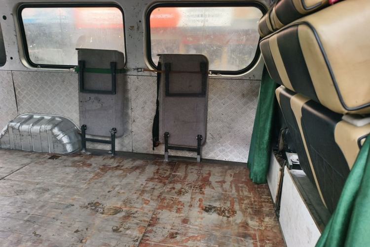 Used Dongfeng Yufeng 2021 2.3T Power King Front-Drive Logistics Van Long Wheelbase High Roof 6-9 Seats China VI Standard M9T Left Rear Seat