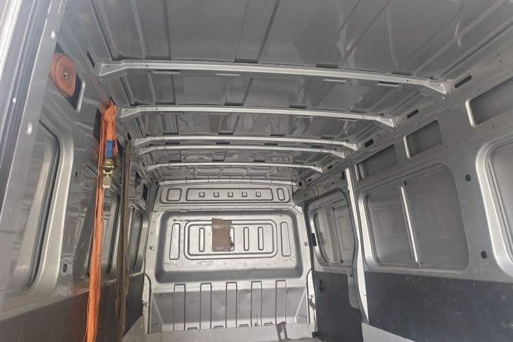 Used Dongfeng Yufeng 2021 2.0T Value Edition Van Long Wheelbase Mid-Roof 3-Seater China VI Standard D20 Left Rear Seat