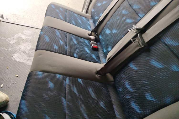 Used Dongfeng Yufeng 2021 2.4T Rear-Drive Logistics Vehicle Short Wheelbase Mid-Roof Design 5–9 Seater China VI Emission Standard Model YCY24140-60 Left Rear Seat