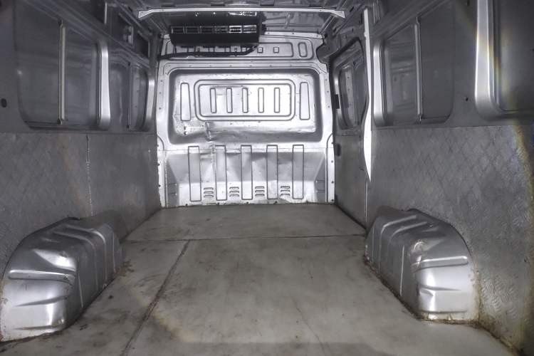Used Dongfeng Yufeng 2021 2.3T Power King Front-Drive Van Long Wheelbase Mid-Roof 3-Seater China VI Standard M9T Left Rear Seat