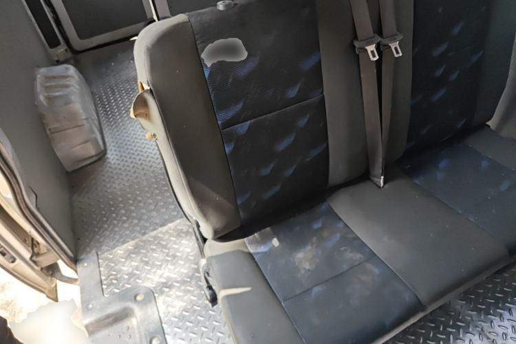 Used Dongfeng Yufeng 2021 2.3T Power King Front-Drive Logistics Van Long Wheelbase Mid-Roof 6–9 Seats China VI Standard M9T Left Rear Seat