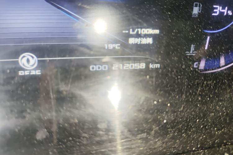 Used Dongfeng Yufeng 2021 2.0T Value Edition Van Long Wheelbase High Roof 3-Seater China VI Standard D20 Odometer Close Up