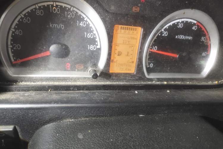 Used Dongfeng Yufeng 2021 2.3T Power King Front-Drive Van Long Wheelbase Mid-Roof 3-Seater China VI Standard M9T Odometer Close Up