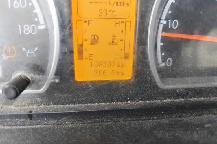 Used Dongfeng Yufeng 2021 2.3T V9 Logistics Vehicle Short Wheelbase Mid-Roof Design 5-9 Seater China V Emission Standard WP2.3 Odometer Close Up