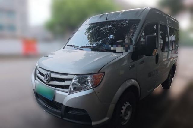 Used Dongfeng Yufeng 2021 2.5T V9 Value-Added Logistics Vehicle Short Wheelbase Mid-Roof Design 5-9 Seater China V Emission Standard ZD25