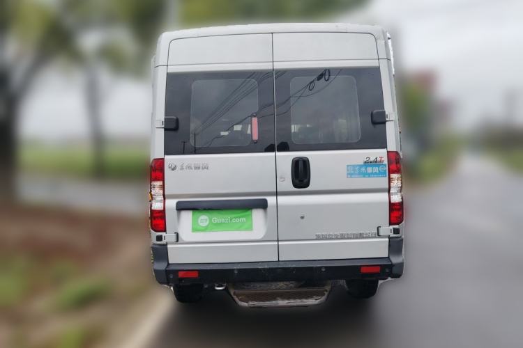 Used Dongfeng Yufeng 2021 2.4T Rear-Drive Logistics Vehicle Short Wheelbase Mid-Roof Design 5–9 Seater China VI Emission Standard Model YCY24140-60 Rear
