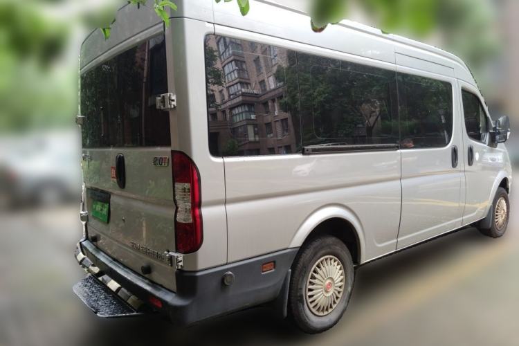 Used Dongfeng Yufeng 2021 2.0T Power King Front-Drive Logistics Vehicle Long Wheelbase Mid-Roof Design 6–9 Seats China VI Emission Standard ZD20 Rear