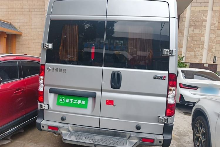 Used Dongfeng Yufeng 2021 2.3T Front-Drive Logistics Vehicle Short Wheelbase Mid-Roof 5-9 Seater China VI Standard M9T Rear