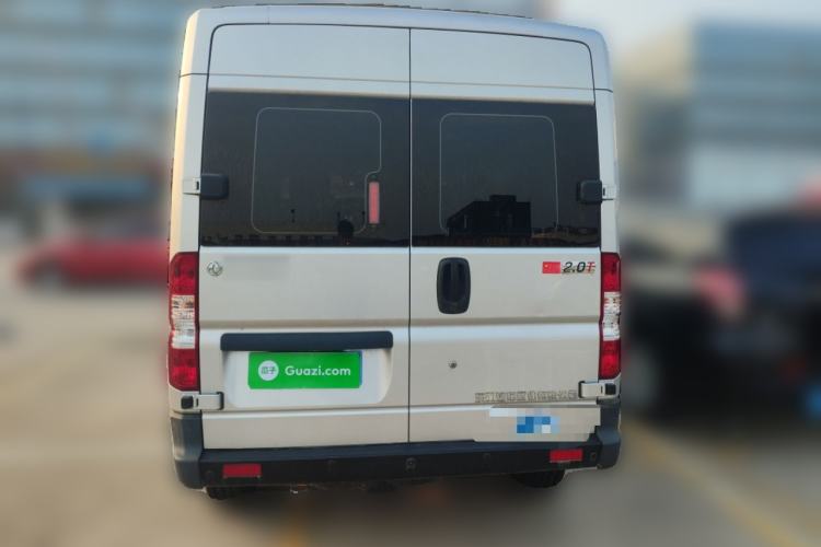 Used Dongfeng Yufeng 2021 2.0T Rear-Drive Logistics Vehicle Short Wheelbase Mid-Roof 5-9 Seaters China VI Standard D20 Rear