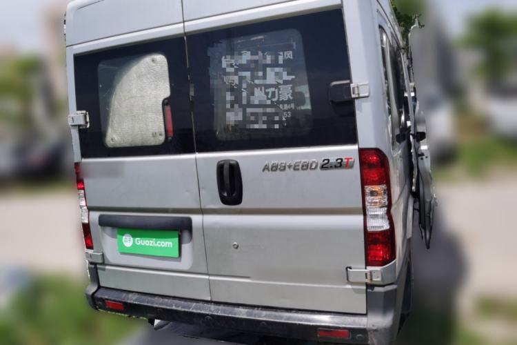 Used Dongfeng Yufeng 2021 2.3T V9 Logistics Vehicle Long Wheelbase Mid-Roof Design 6-9 Seats China V Emission Standard WP2.3 Rear