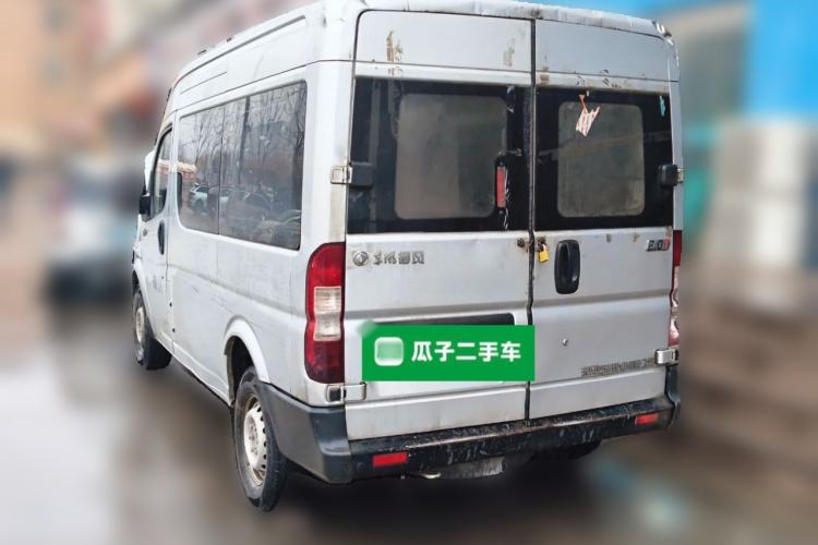 Used Dongfeng Yufeng 2021 2.0T Rear-Drive Logistics Vehicle Short Wheelbase Mid-Roof 5-9 Seaters China VI Standard D20 Rear Left 45 Deg