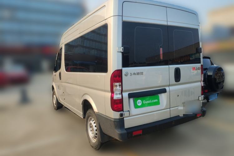 Used Dongfeng Yufeng 2021 2.0T Rear-Drive Logistics Vehicle Short Wheelbase Mid-Roof 5-9 Seaters China VI Standard D20 Rear Left 45 Deg