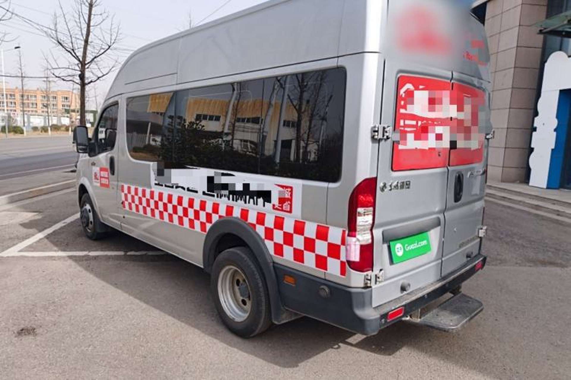 Used Dongfeng Yufeng 2021 2.4T Rear-Drive Logistics Vehicle Long Wheelbase High Roof Dual Rear Tires 6–9 Seats China VI Emission Standard YCY24140-60 Rear Left 45 Deg