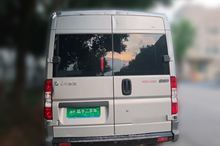 Used Dongfeng Yufeng 2021 2.5T V9 Value-Added Logistics Vehicle Short Wheelbase Mid-Roof Design 5-9 Seater China V Emission Standard ZD25 Rear