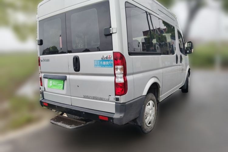 Used Dongfeng Yufeng 2021 2.4T Rear-Drive Logistics Vehicle Short Wheelbase Mid-Roof Design 5–9 Seater China VI Emission Standard Model YCY24140-60 Rear Right 45 Deg