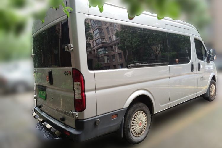 Used Dongfeng Yufeng 2021 2.0T Power King Front-Drive Logistics Vehicle Long Wheelbase Mid-Roof Design 6–9 Seats China VI Emission Standard ZD20 Rear Right 45 Deg