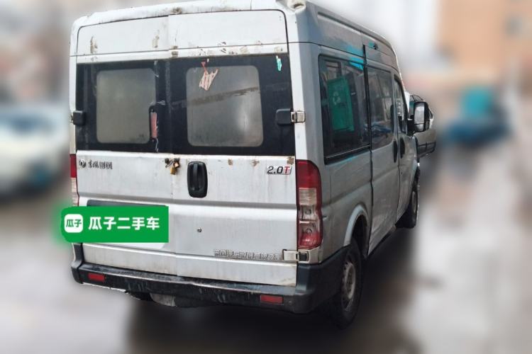 Used Dongfeng Yufeng 2021 2.0T Rear-Drive Logistics Vehicle Short Wheelbase Mid-Roof 5-9 Seaters China VI Standard D20 Rear Right 45 Deg