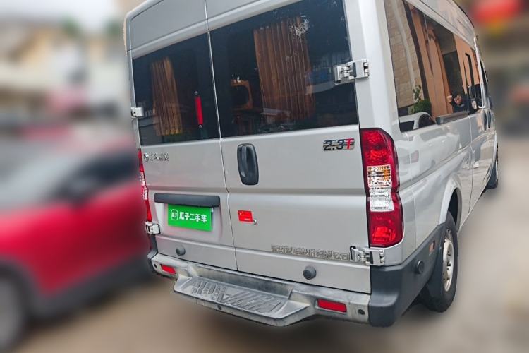 Used Dongfeng Yufeng 2021 2.3T Front-Drive Logistics Vehicle Short Wheelbase Mid-Roof 5-9 Seater China VI Standard M9T Rear Right 45 Deg