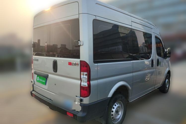 Used Dongfeng Yufeng 2021 2.0T Rear-Drive Logistics Vehicle Short Wheelbase Mid-Roof 5-9 Seaters China VI Standard D20 Rear Right 45 Deg