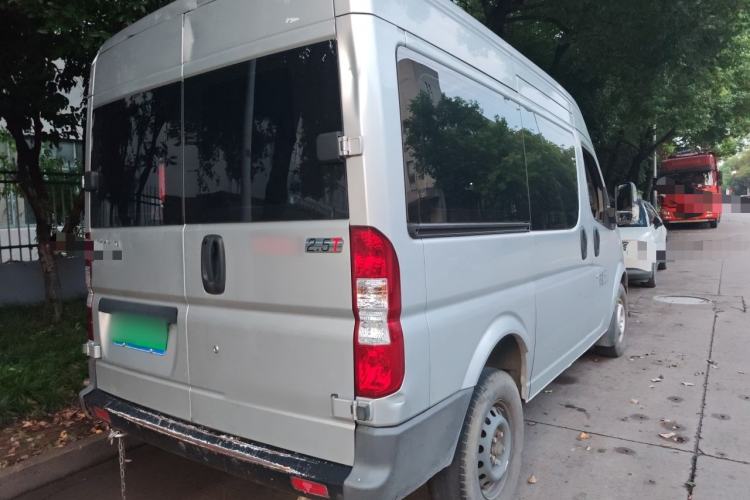 Used Dongfeng Yufeng 2021 2.5T V9 Value-Added Logistics Vehicle Short Wheelbase Mid-Roof Design 5-9 Seater China V Emission Standard ZD25 Rear Right 45 Deg