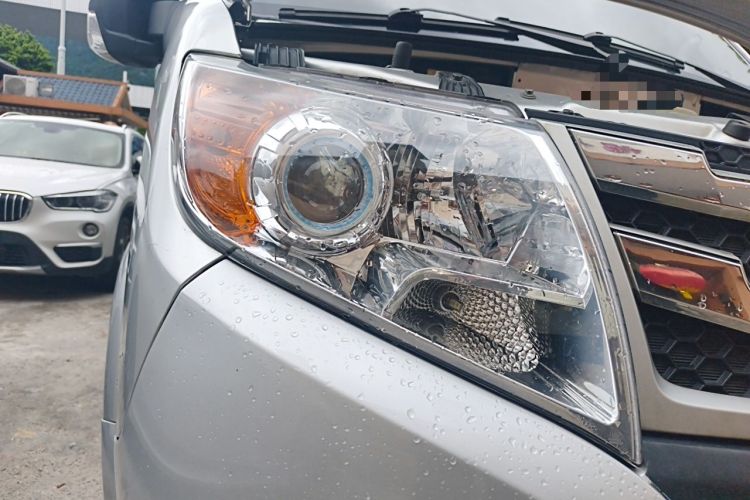 Used Dongfeng Yufeng 2021 2.3T Front-Drive Logistics Vehicle Short Wheelbase Mid-Roof 5-9 Seater China VI Standard M9T Right Front Headlight