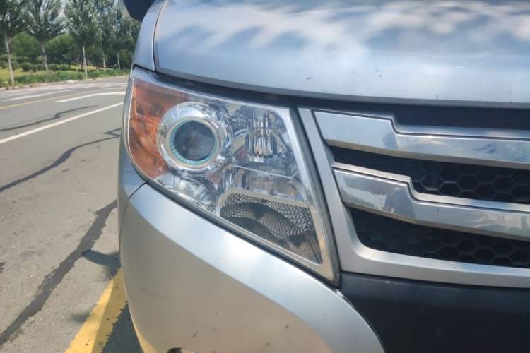Used Dongfeng Yufeng 2021 2.0T Value-Added Logistics Vehicle Long Wheelbase Mid-Roof Design 6–9 Seats China VI Standard D20 Right Front Headlight