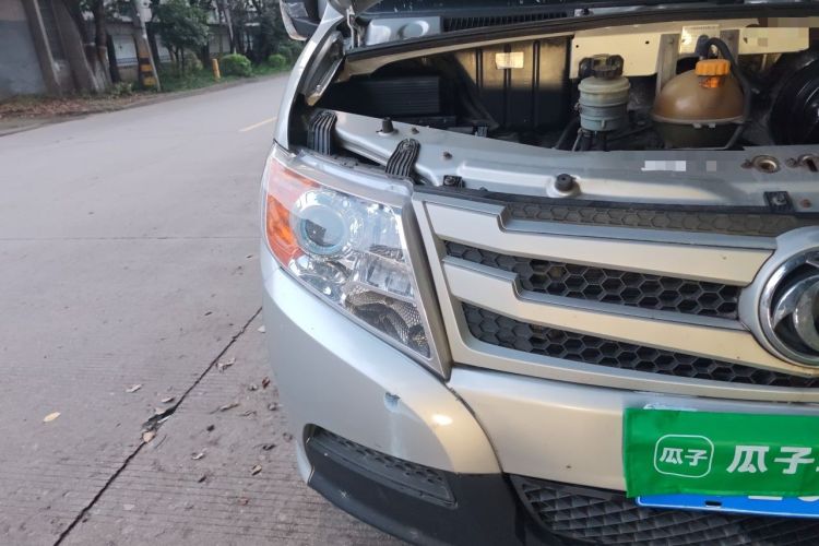 Used Dongfeng Yufeng 2021 2.5T V9 Value-Added Logistics Vehicle Short Wheelbase Mid-Roof Design 5-9 Seater China V Emission Standard ZD25 Right Front Headlight