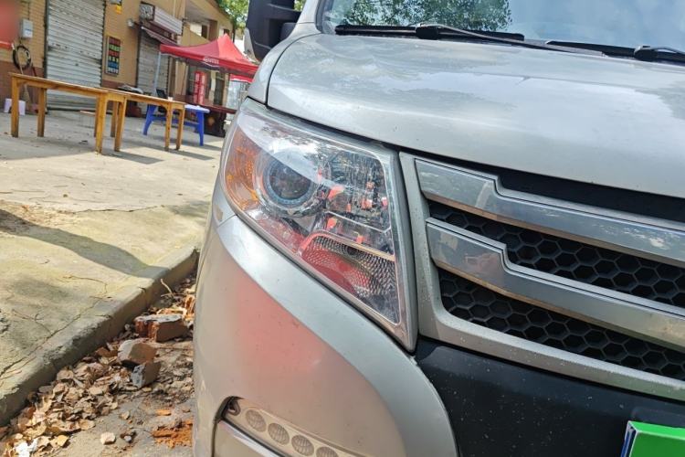 Used Dongfeng Yufeng 2021 2.3T Power King Front-Drive Logistics Van Long Wheelbase Mid-Roof 6–9 Seats China VI Standard M9T Right Front Headlight