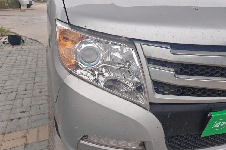 Used Dongfeng Yufeng 2021 2.3T Power King Front-Drive Logistics Van Long Wheelbase Mid-Roof 6–9 Seats China VI Standard M9T Right Front Headlight