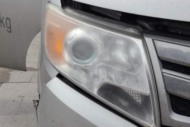 Used Dongfeng Yufeng 2021 2.3T Power King Rear-Drive Van Long Wheelbase High Roof Dual Rear Tires 3-Seater China VI Standard M9T Right Front Headlight