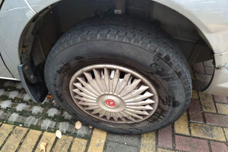Used Dongfeng Yufeng 2021 2.0T Power King Front-Drive Logistics Vehicle Long Wheelbase Mid-Roof Design 6–9 Seats China VI Emission Standard ZD20 Right Front Wheel Hub