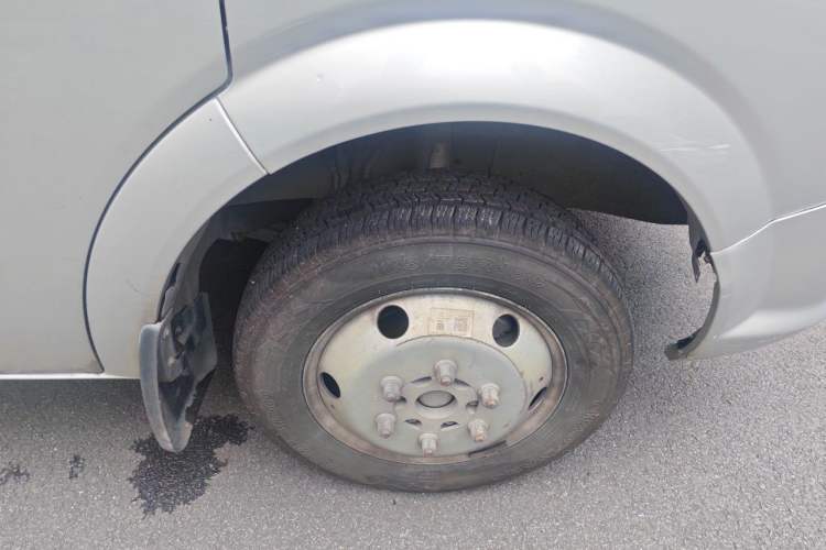 Used Dongfeng Yufeng  Right Front Wheel Hub