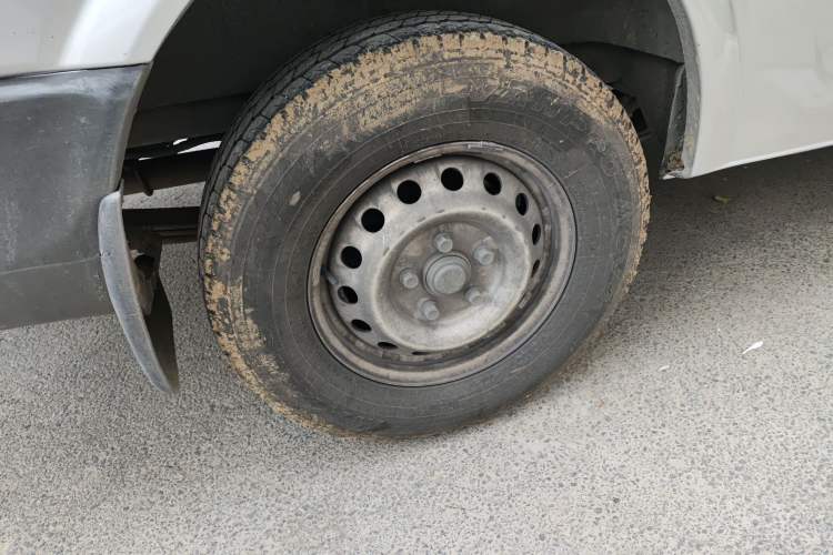 Used Dongfeng Yufeng 2021 2.0T Value Edition Van Long Wheelbase High Roof 3-Seater China VI Standard D20 Right Front Wheel Hub