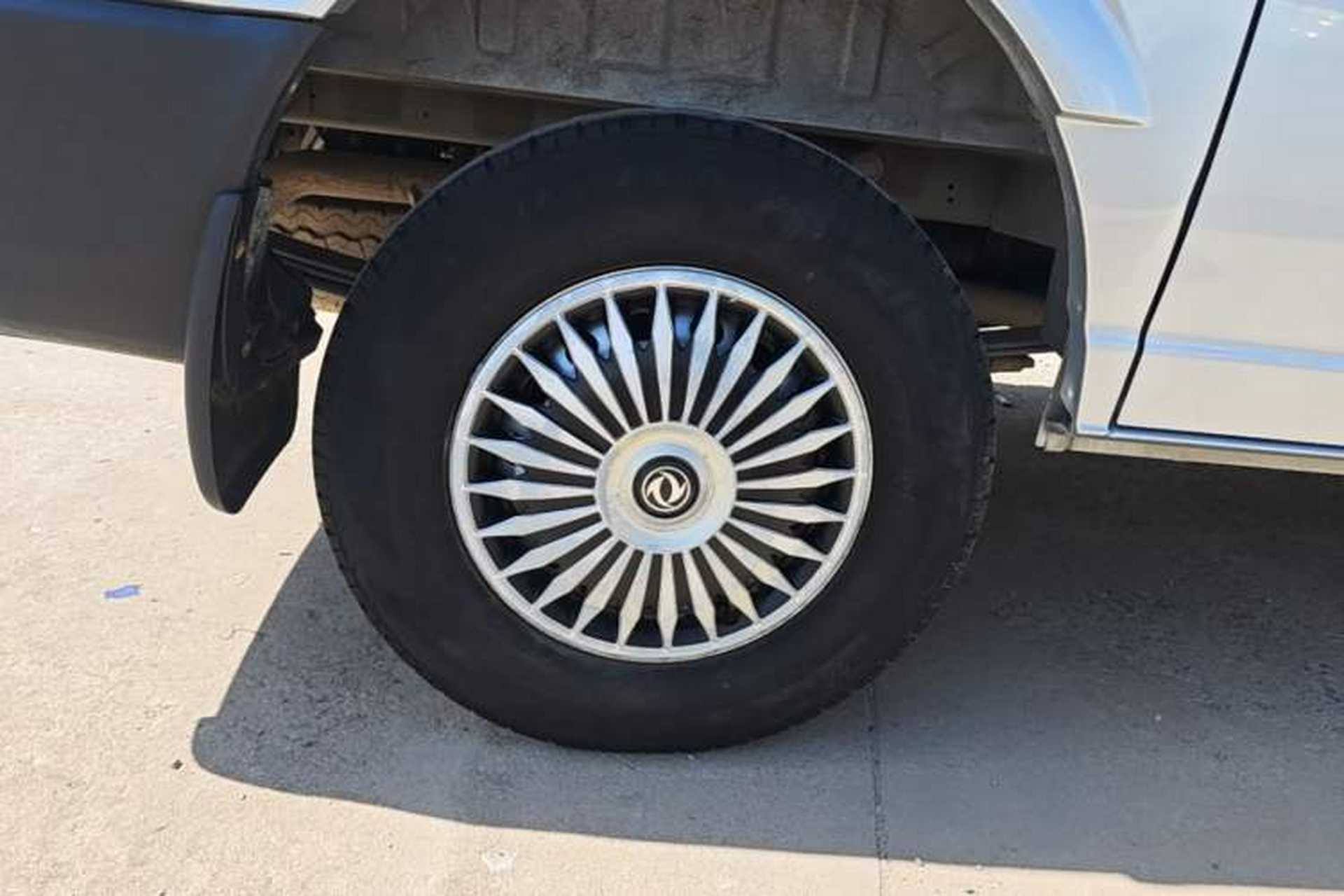 Used Dongfeng Yufeng 2021 2.0T Rear-Drive Logistics Vehicle Short Wheelbase Mid-Roof 5-9 Seaters China VI Standard D20 Right Rear Wheel Hub