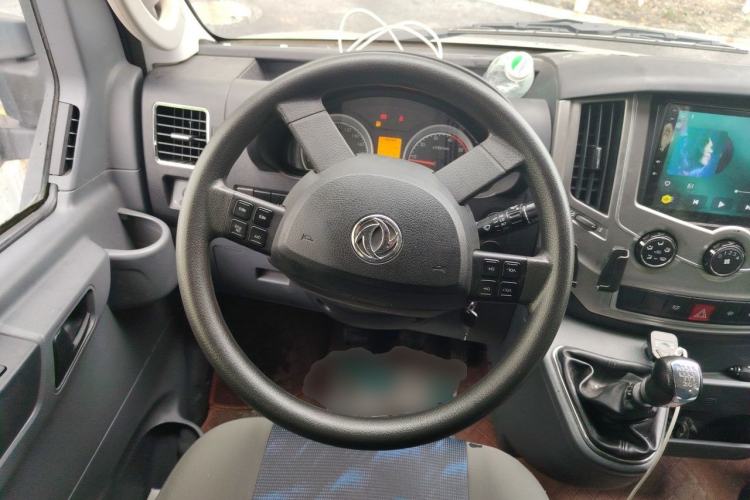 Used Dongfeng Yufeng 2021 2.4T Rear-Drive Logistics Vehicle Short Wheelbase Mid-Roof Design 5–9 Seater China VI Emission Standard Model YCY24140-60 Steering Wheel