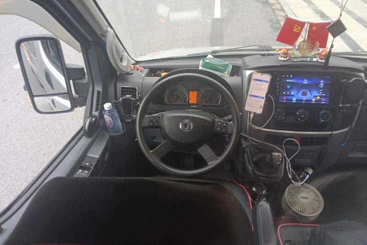 Used Dongfeng Yufeng 2021 2.0T Power King Front-Drive Logistics Vehicle Long Wheelbase Mid-Roof Design 6–9 Seats China VI Emission Standard ZD20 Steering Wheel