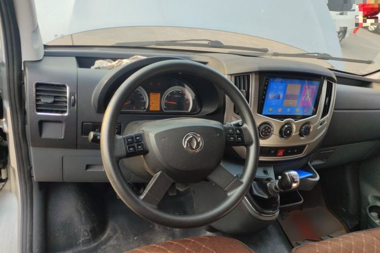 Used Dongfeng Yufeng 2021 2.0T Rear-Drive Logistics Vehicle Short Wheelbase Mid-Roof 5-9 Seaters China VI Standard D20 Steering Wheel