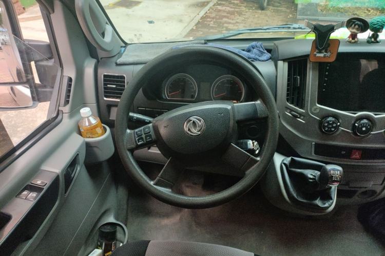 Used Dongfeng Yufeng 2021 2.3T V9 Logistics Vehicle Short Wheelbase Low Roof 5-9 Seater China V Emission Standard WP2.3 Steering Wheel
