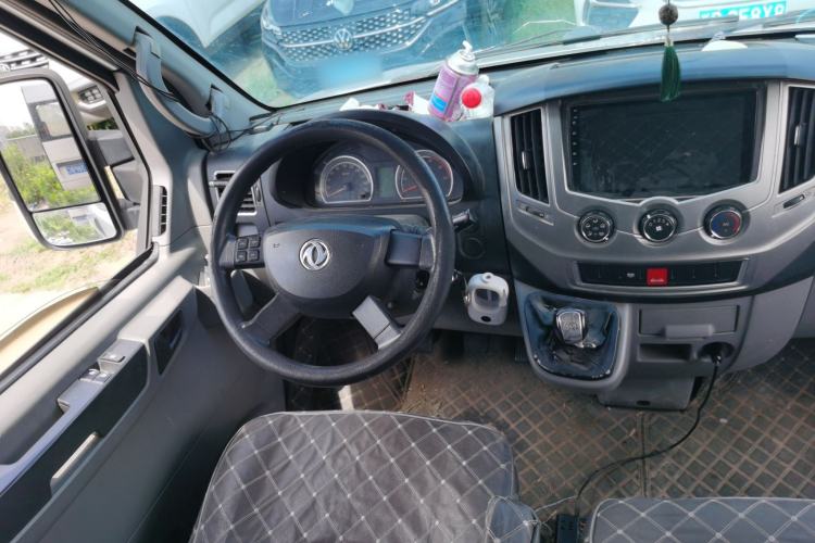Used Dongfeng Yufeng 2021 2.3T V9 Logistics Vehicle Long Wheelbase Mid-Roof Design 6-9 Seats China V Emission Standard WP2.3 Steering Wheel