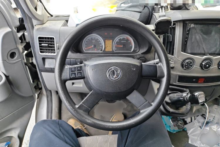 Used Dongfeng Yufeng 2021 2.3T V9 Logistics Vehicle Short Wheelbase Mid-Roof Design 5-9 Seater China V Emission Standard WP2.3 Steering Wheel