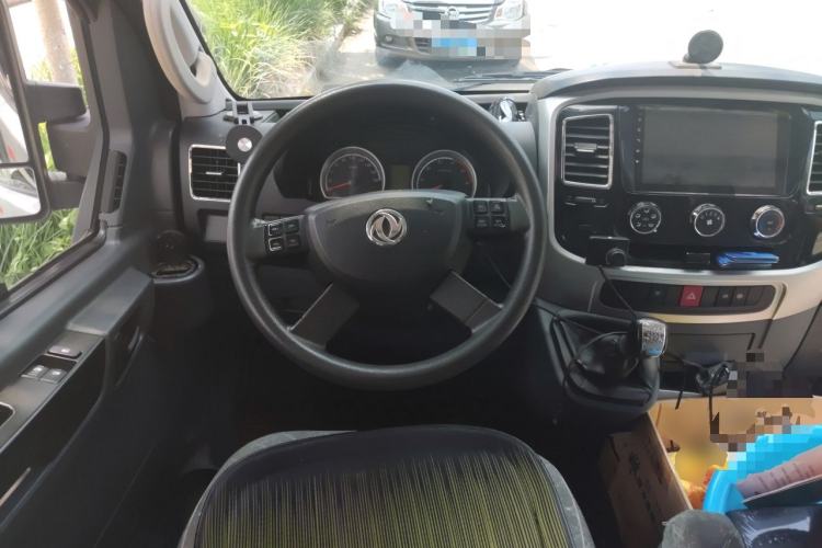 Used Dongfeng Yufeng 2021 2.0T Value-Added Logistics Vehicle Long Wheelbase Mid-Roof Design 6–9 Seats China VI Standard D20 Steering Wheel