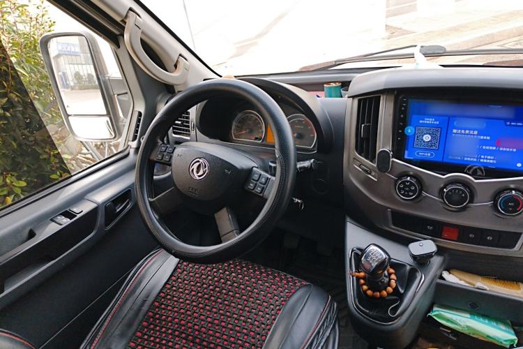 Used Dongfeng Yufeng 2021 2.4T Rear-Drive Logistics Vehicle Long Wheelbase High Roof Dual Rear Tires 6–9 Seats China VI Emission Standard YCY24140-60 Steering Wheel