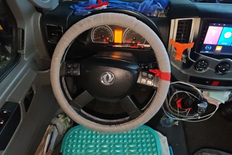 Used Dongfeng Yufeng 2021 2.5T V9 Value-Added Logistics Vehicle Short Wheelbase Mid-Roof Design 5-9 Seater China V Emission Standard ZD25 Steering Wheel