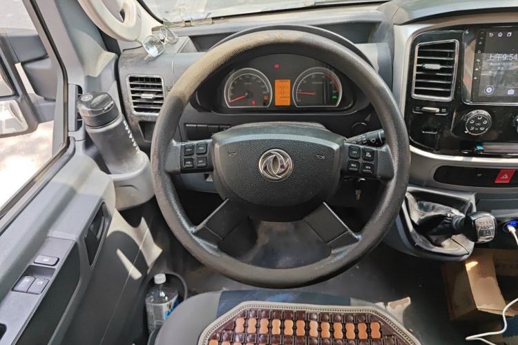 Used Dongfeng Yufeng 2021 2.3T Power King Front-Drive Logistics Van Long Wheelbase Mid-Roof 6–9 Seats China VI Standard M9T Steering Wheel