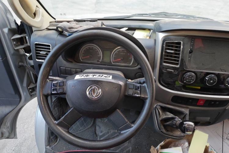 Used Dongfeng Yufeng 2021 2.0T Power King Front-Drive Logistics Vehicle Long Wheelbase High Roof 6-9 Seats China VI ZD20 Steering Wheel