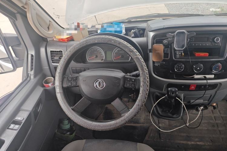 Used Dongfeng Yufeng 2021 2.3T Power King Front-Drive Logistics Van Long Wheelbase Mid-Roof 6–9 Seats China VI Standard M9T Steering Wheel