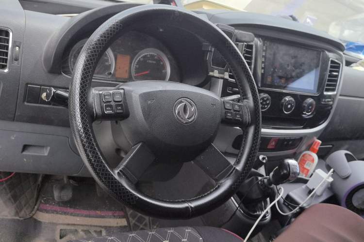 Used Dongfeng Yufeng 2021 2.3T Power King Rear-Drive Van Long Wheelbase High Roof Dual Rear Tires 3-Seater China VI Standard M9T Steering Wheel